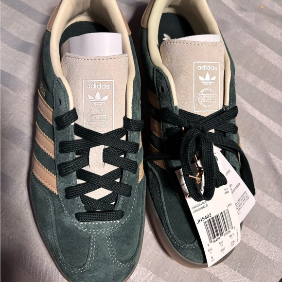 adidas Gazelle Forest Green and Beige Sneakers - Picture 4 of 5